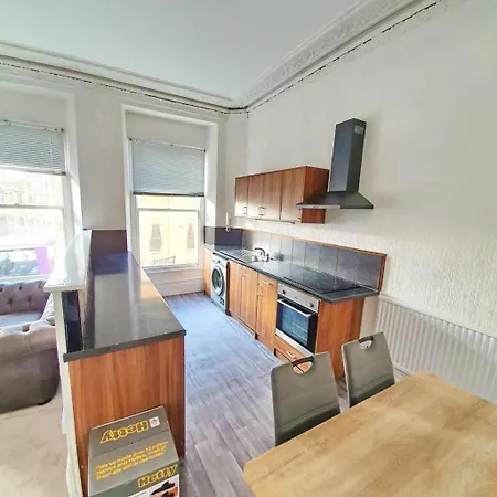 דירה Park Street, *